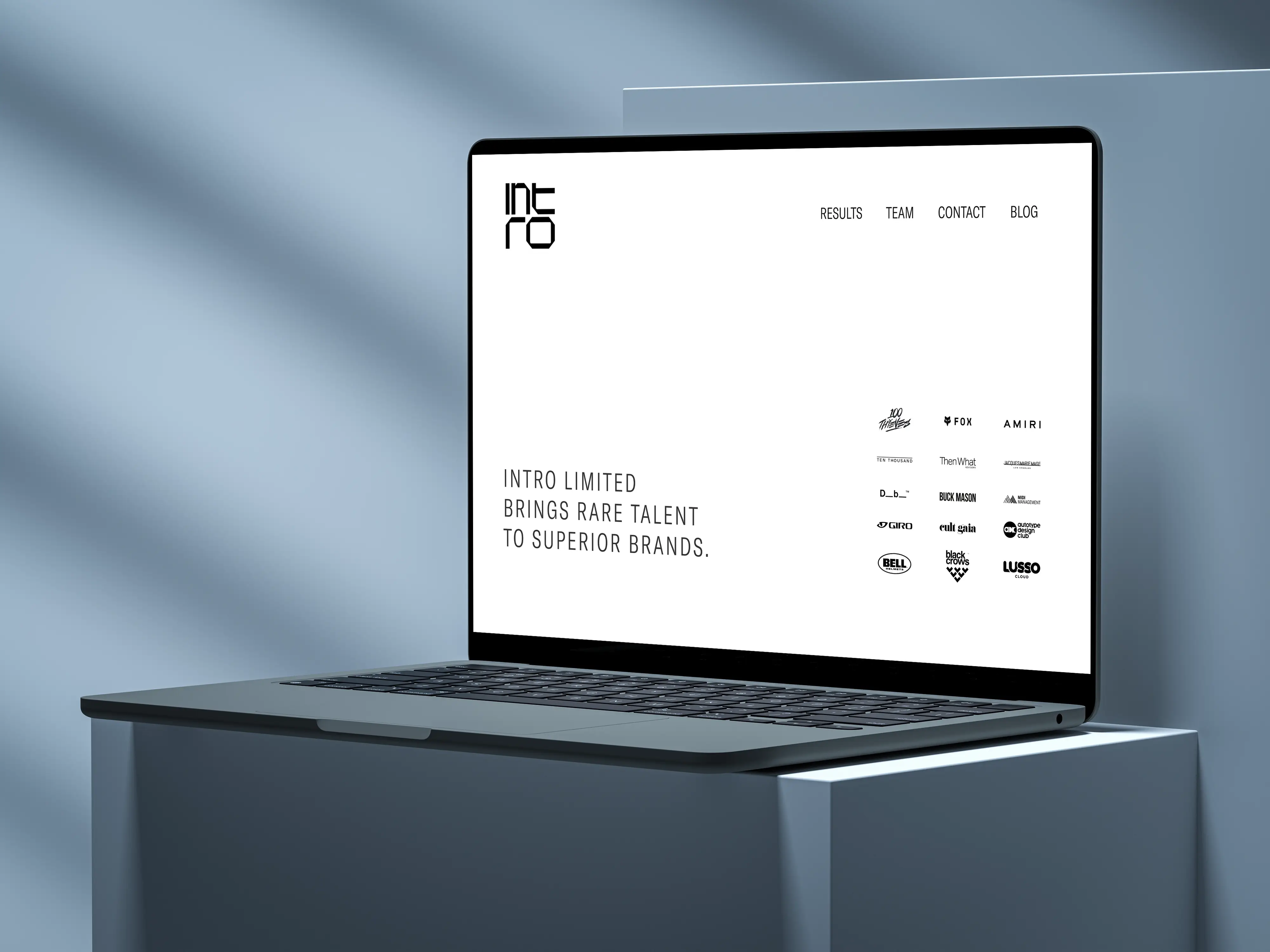 intro mockup laptop